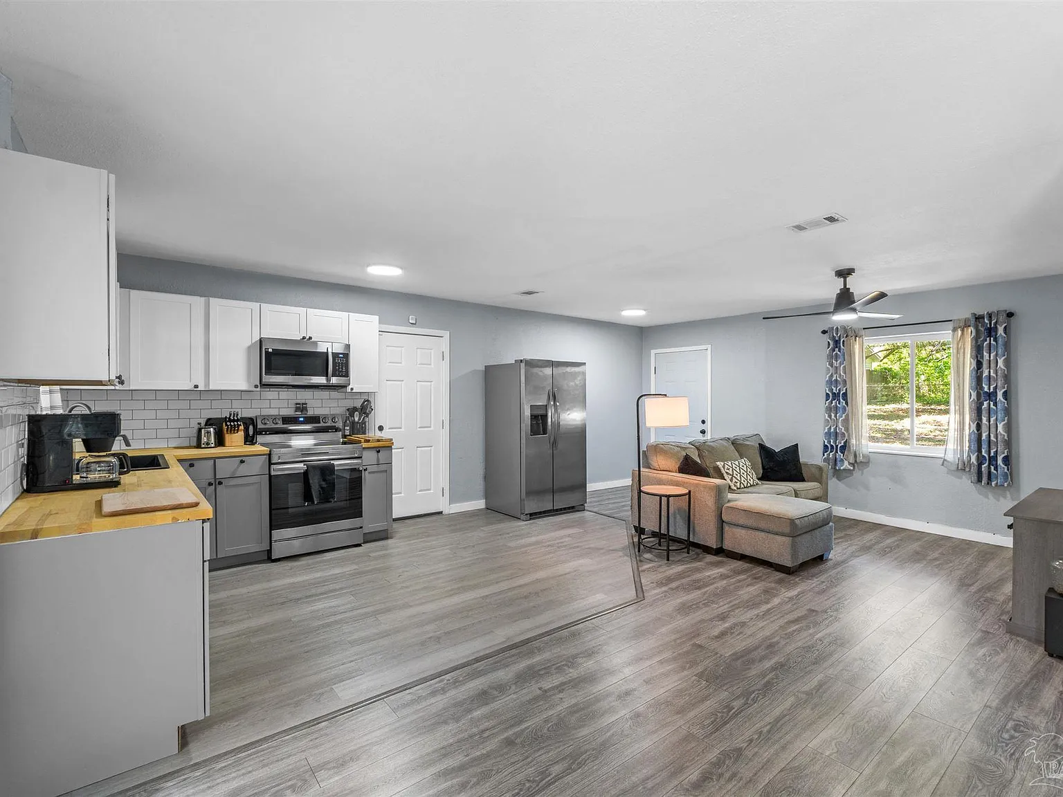 3 bed, 1200 sqft, $2,150 — Photo 3