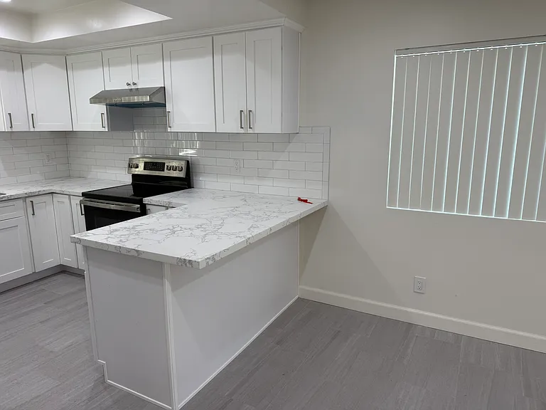 1320 S Del Mar Ave — Photo 3