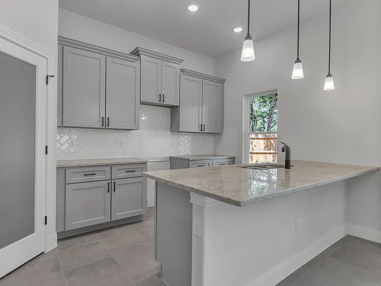 600 Park Cir — Photo 15