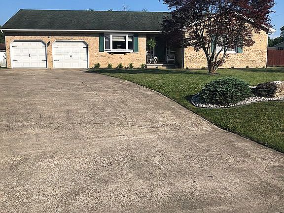 3rd image of 173 Rosewood Ct
