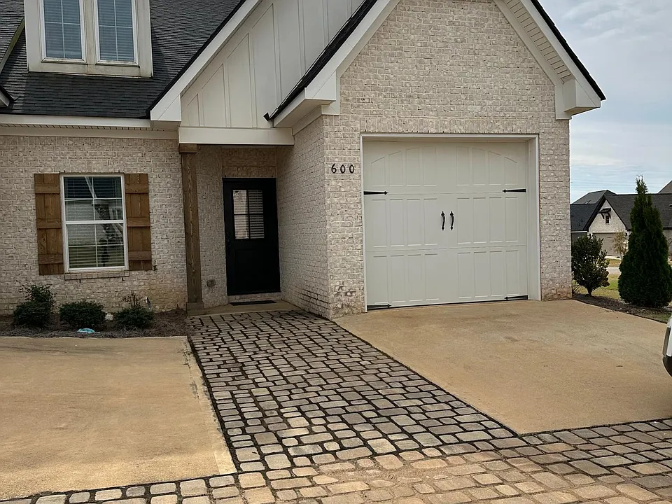 600 Thornberry Dr