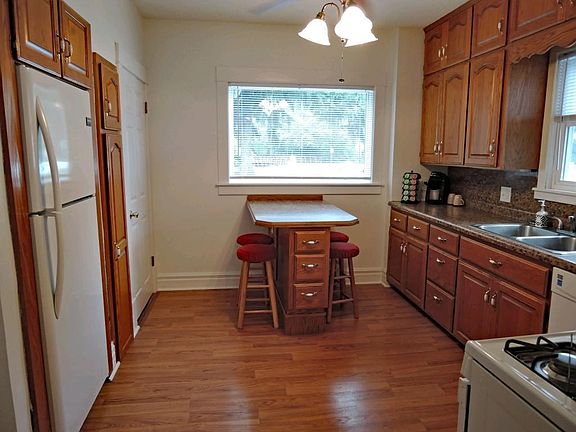 5th image of 451 Dartt Ave