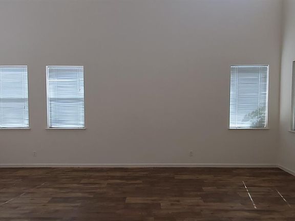 3rd image of 2529 Eureka Dr