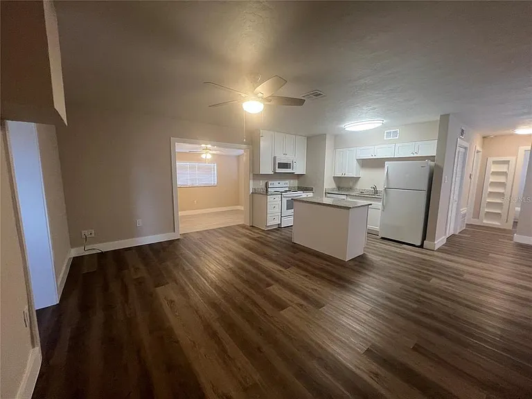2472 Picnic St — Photo 3