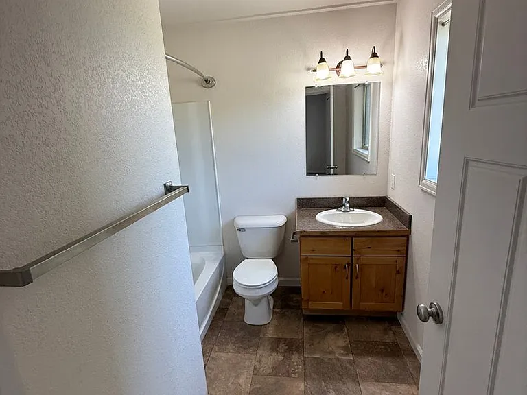 418 W Pershing — Photo 29