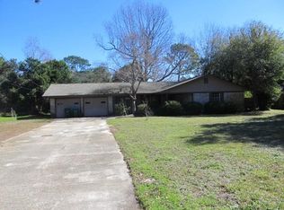 1200 Ramblewood Dr, Gulf Breeze, FL 32563