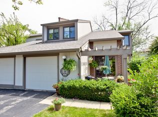 105 Chicory Ct, Rolling Meadows, IL 60008