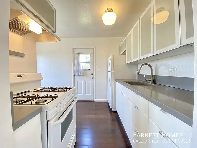 834 Laguna Ave #3/4 — Photo 4