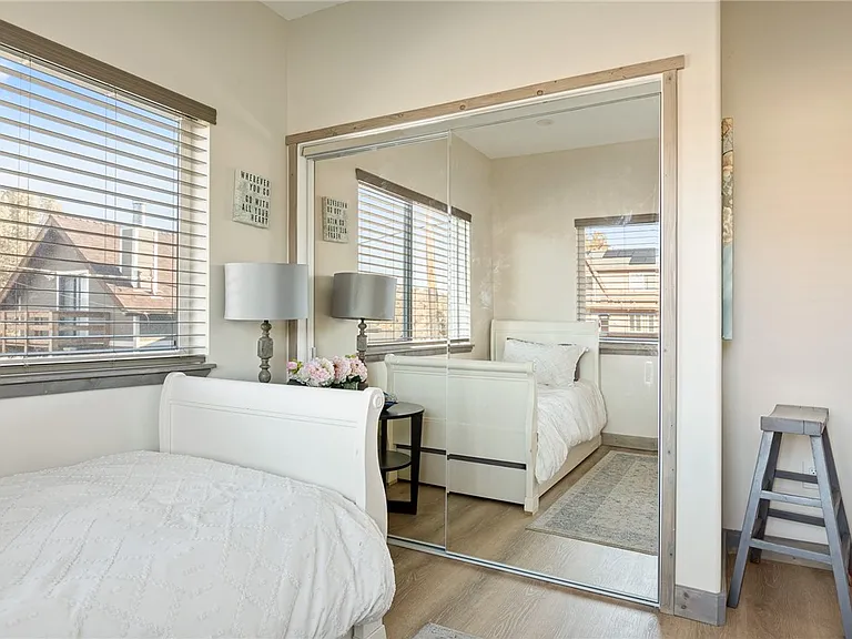 1215 Valley View Dr — Photo 18