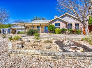 212 Red Oak Ln, Ingram, TX 78025