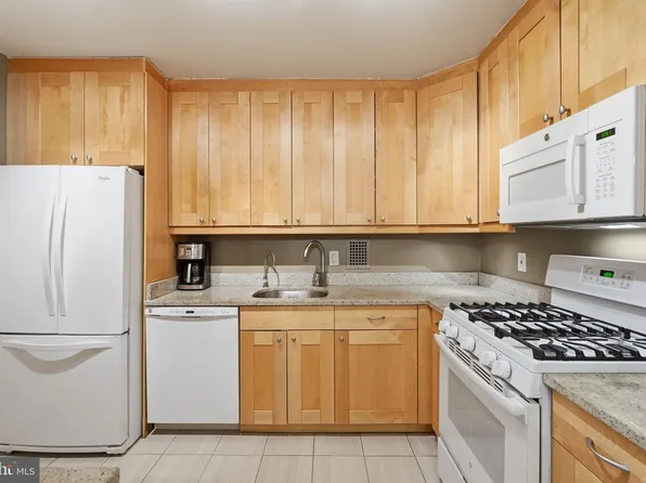 3001 Veazey Ter NW APT 923, Washington, DC 20008