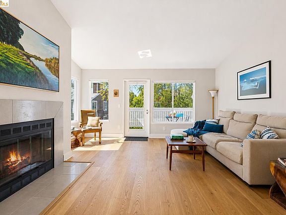 5th image of 12 Bayside Ct