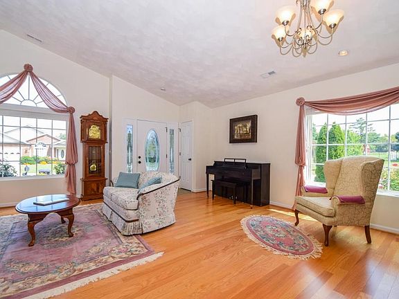 3rd image of 4902 Renee Ln
