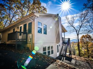 208 Tuckaway Rd, Waynesville, NC 28785