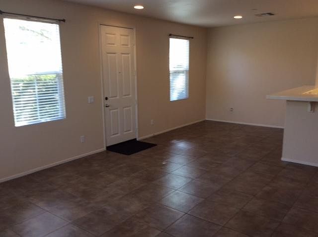 Entrance to Living rm & dining area