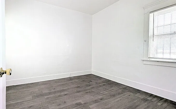 435 W 4th St — Photo 6