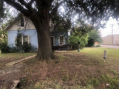 1st image of 1002 N Grand Ave