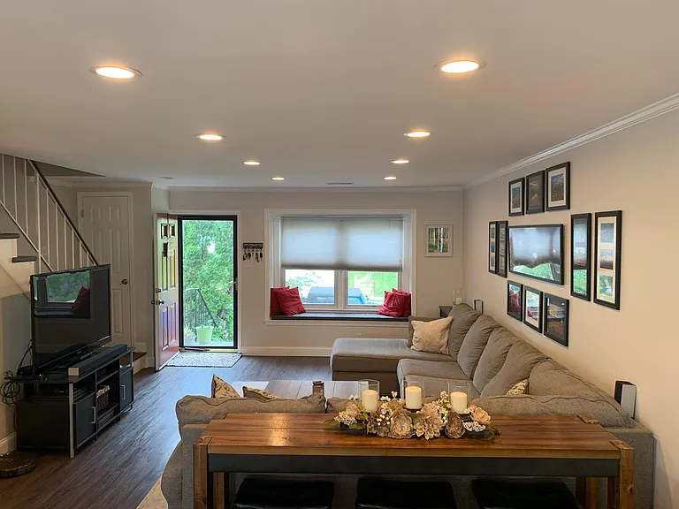 130 N Bedford St #A — Photo 4
