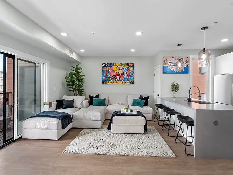 277 Border St #401 — Photo 4