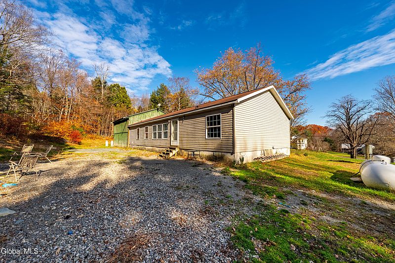 5th image of 89 Red Pond Road