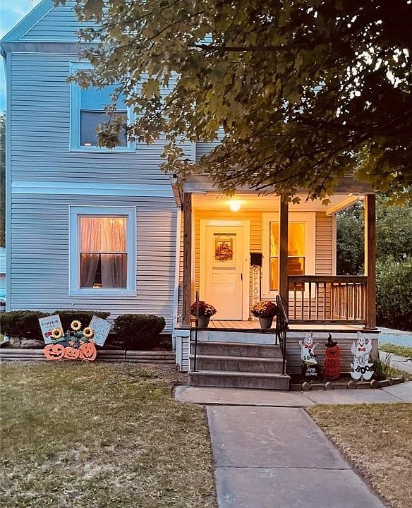 1st image of 2404 Apple Ave