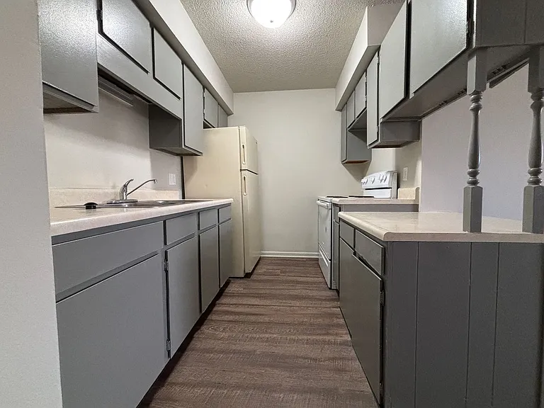 Brookside Apartments — Photo 41