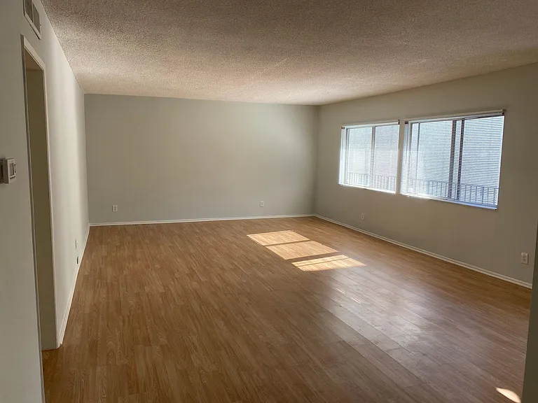 5354 Lindley Ave #305 — Photo 10