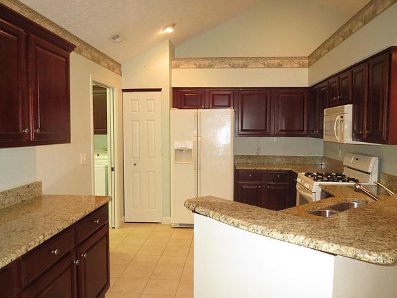 5th image of 419 Bear Woods Dr