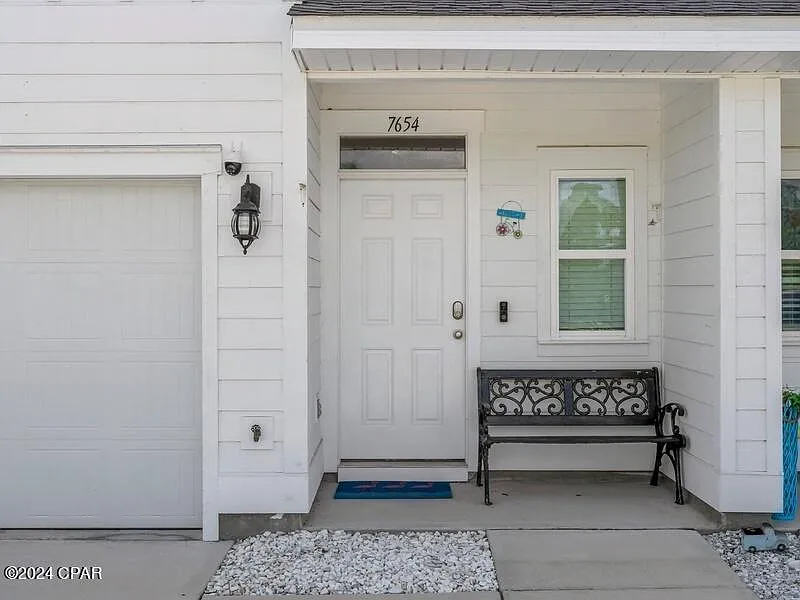 3 bed, 2.5 bath, 1496 sqft, $2,300 — Photo 2