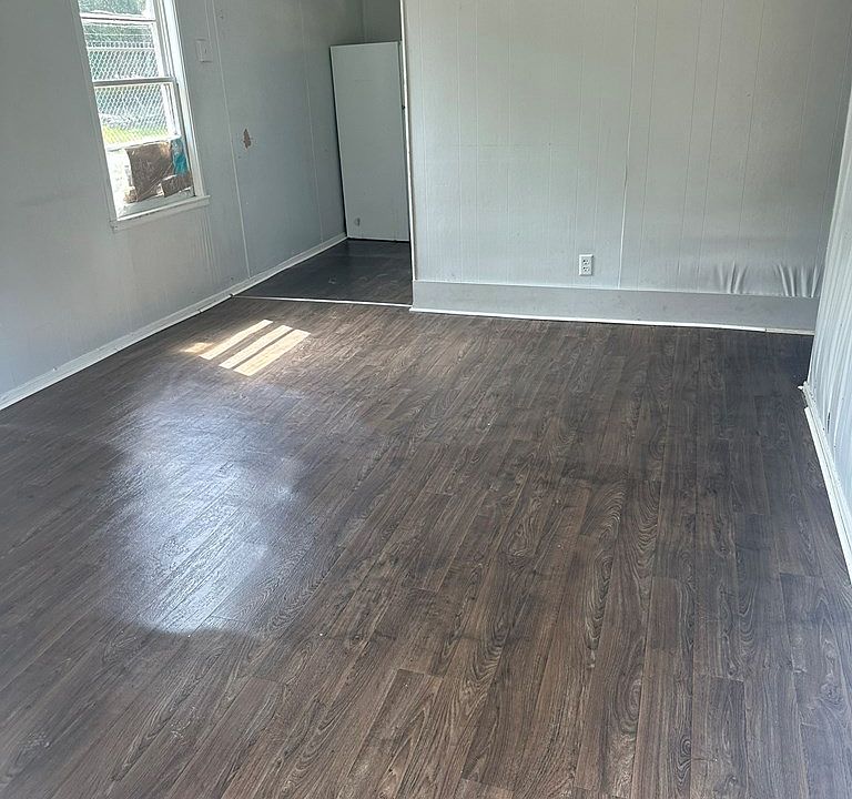 2nd image of 809 E Brookwood Dr