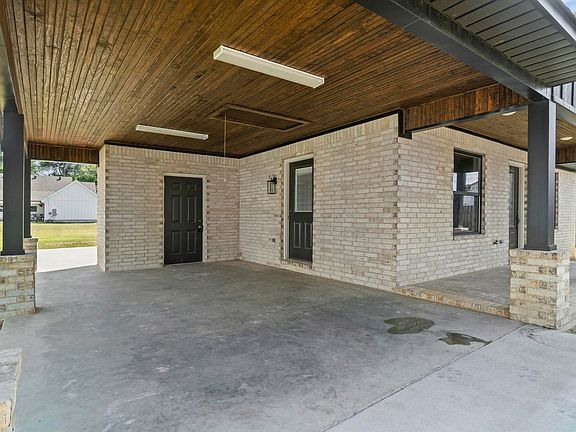 4th image of 809 Forrest Ave E
