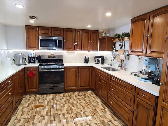 4th image of 8808 Deeplands Rd