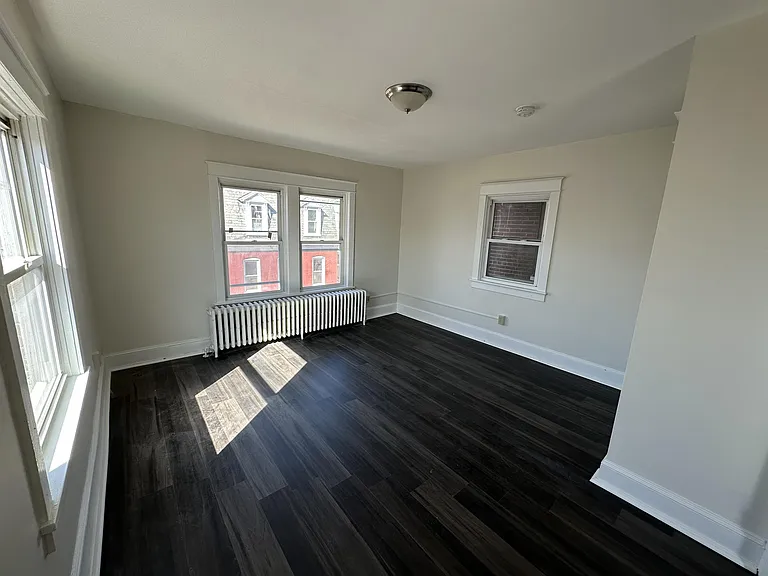424 N Locust St #6 — Photo 2