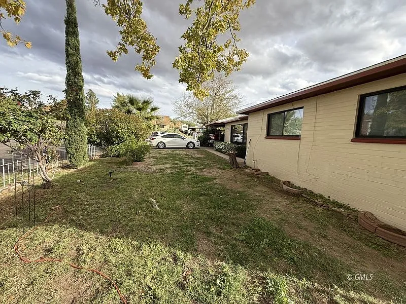 Building Photo - 1320 E Bailey St