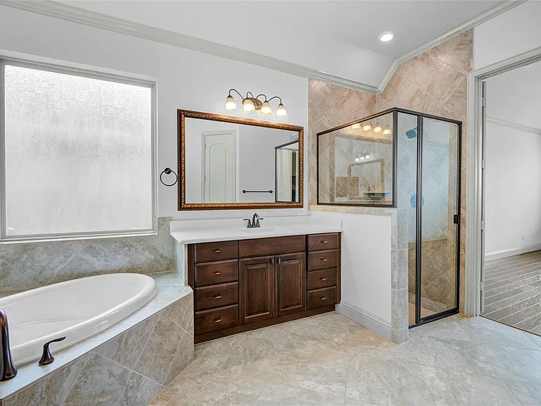 1644 Longwood Glen Ln — Photo 37