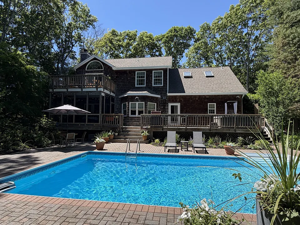 22 Carlisle Ln