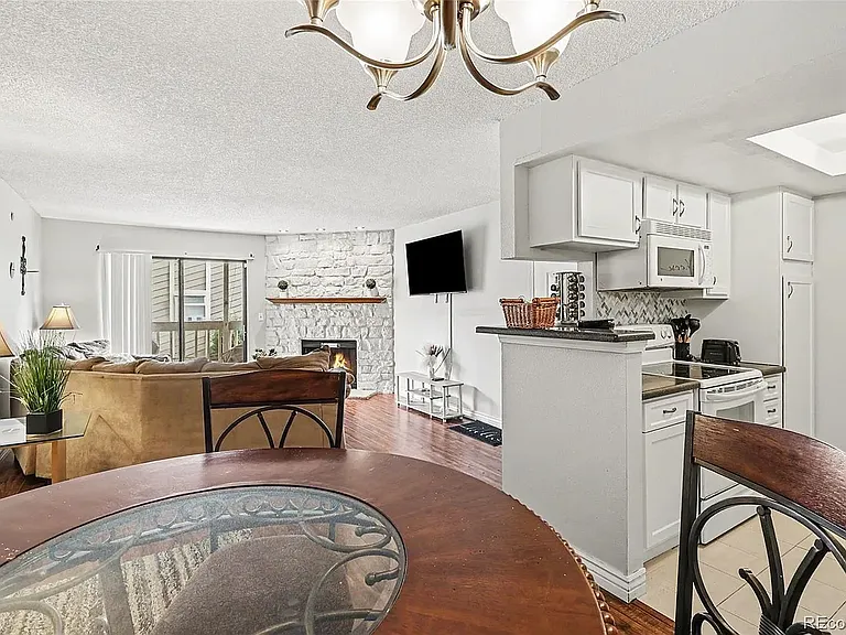 8335 Fairmount Dr — Photo 16