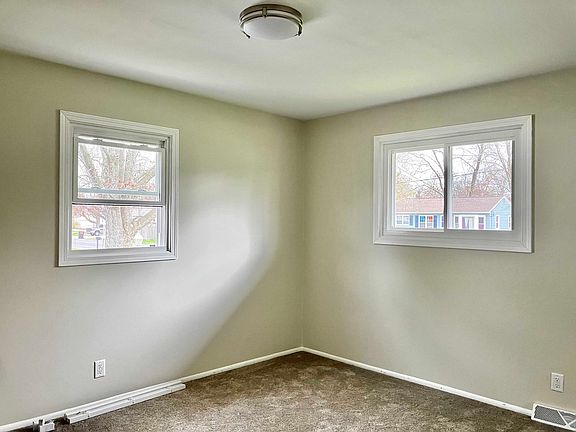 3rd image of 1278 Bowdoin St SE