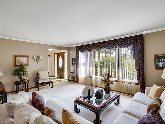 5th image of 544 Thornwood Dr