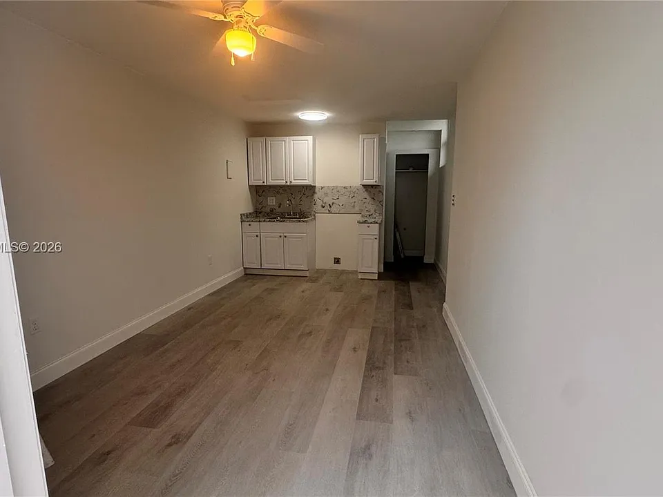 1923 Roosevelt St #6