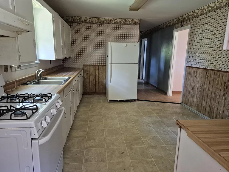 5907 Windham Ave — Photo 2