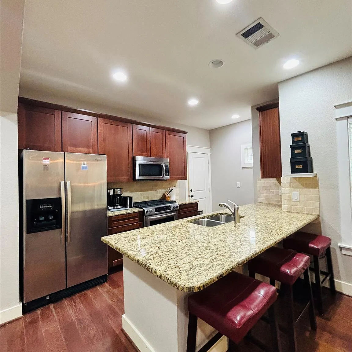 3 bed, 2.5 bath, 1552 sqft, $3,100 — Photo 4