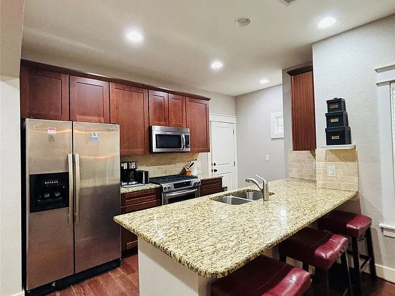 5406 Bennett Ave — Photo 4