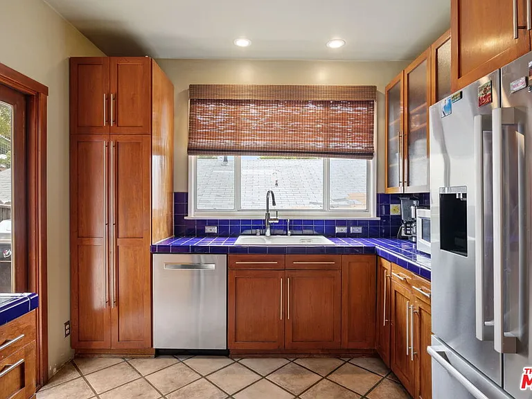 334 Crane Blvd — Photo 9