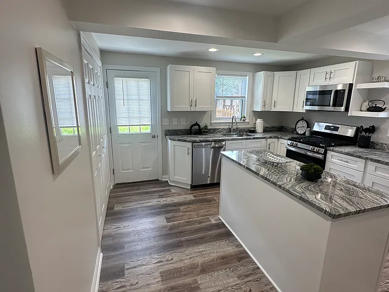 2062 Elmbrook Ln — Photo 11