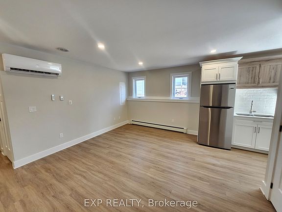 3rd image of 114 Lewis St W