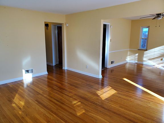 4th image of 3054 Veazey Ave