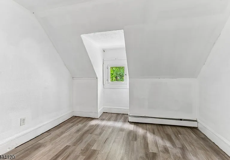 27 Willow Ave — Photo 11