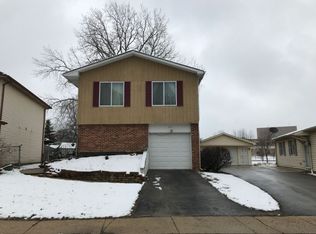 525 Old Stone Rd, Bolingbrook, IL 60440