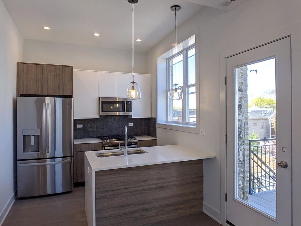 1st image of 2120 W Belmont Ave #3RRA